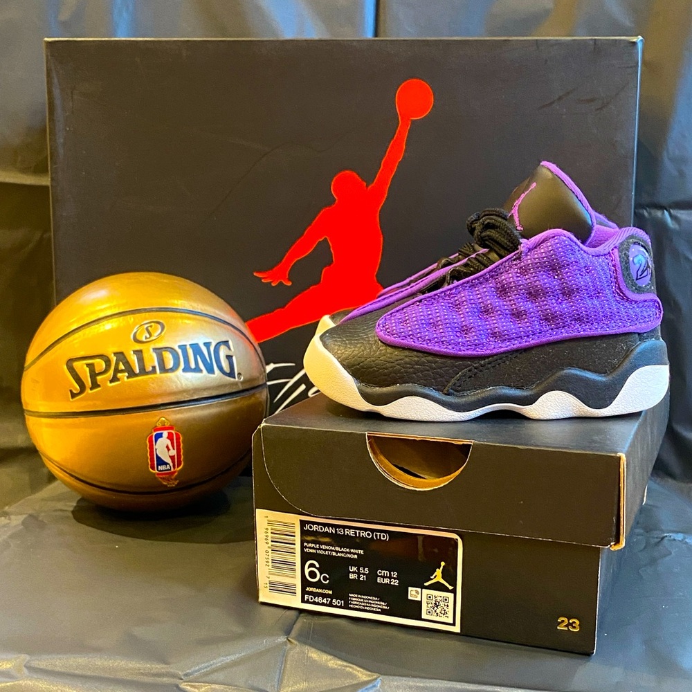 Jordan Retro 13 Toddler Sneakers 6C in Purple Venom & Black